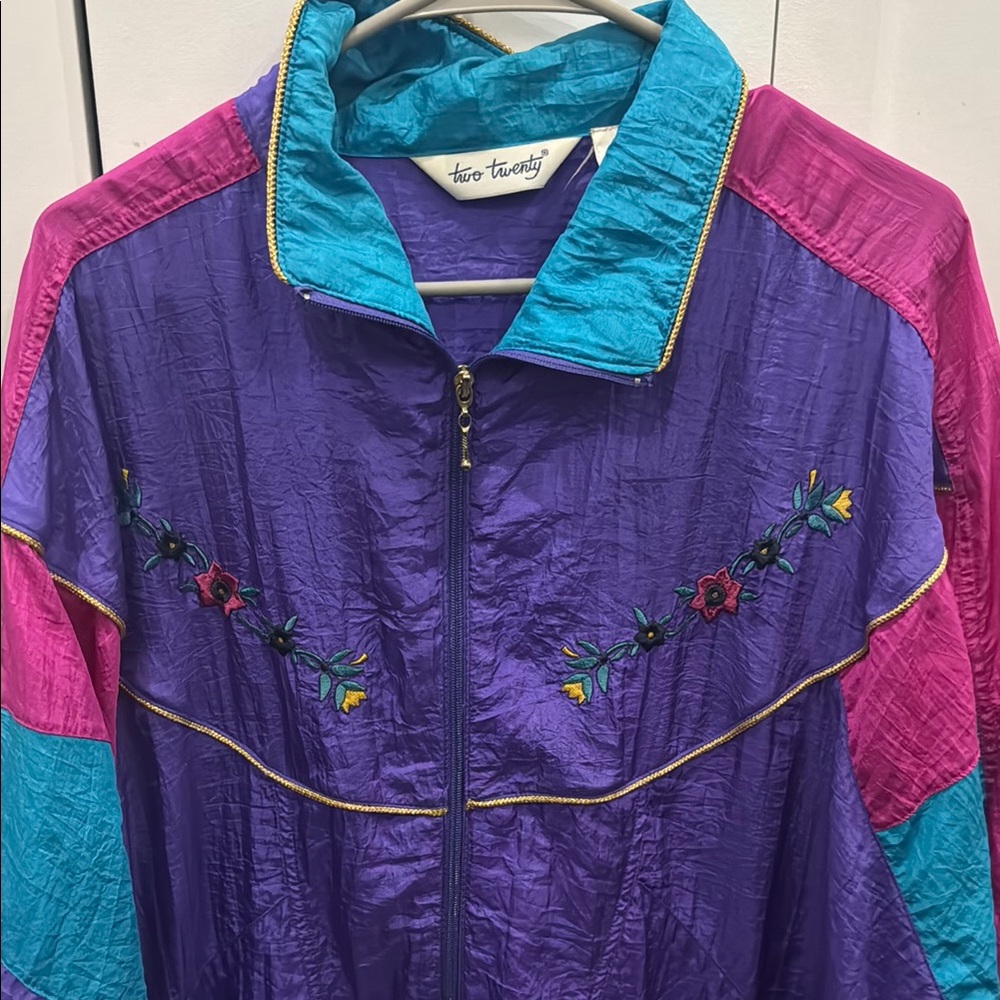 Retro light windbreaker with flower stitch designs. Perfect for spring! - Picture 2 of 3